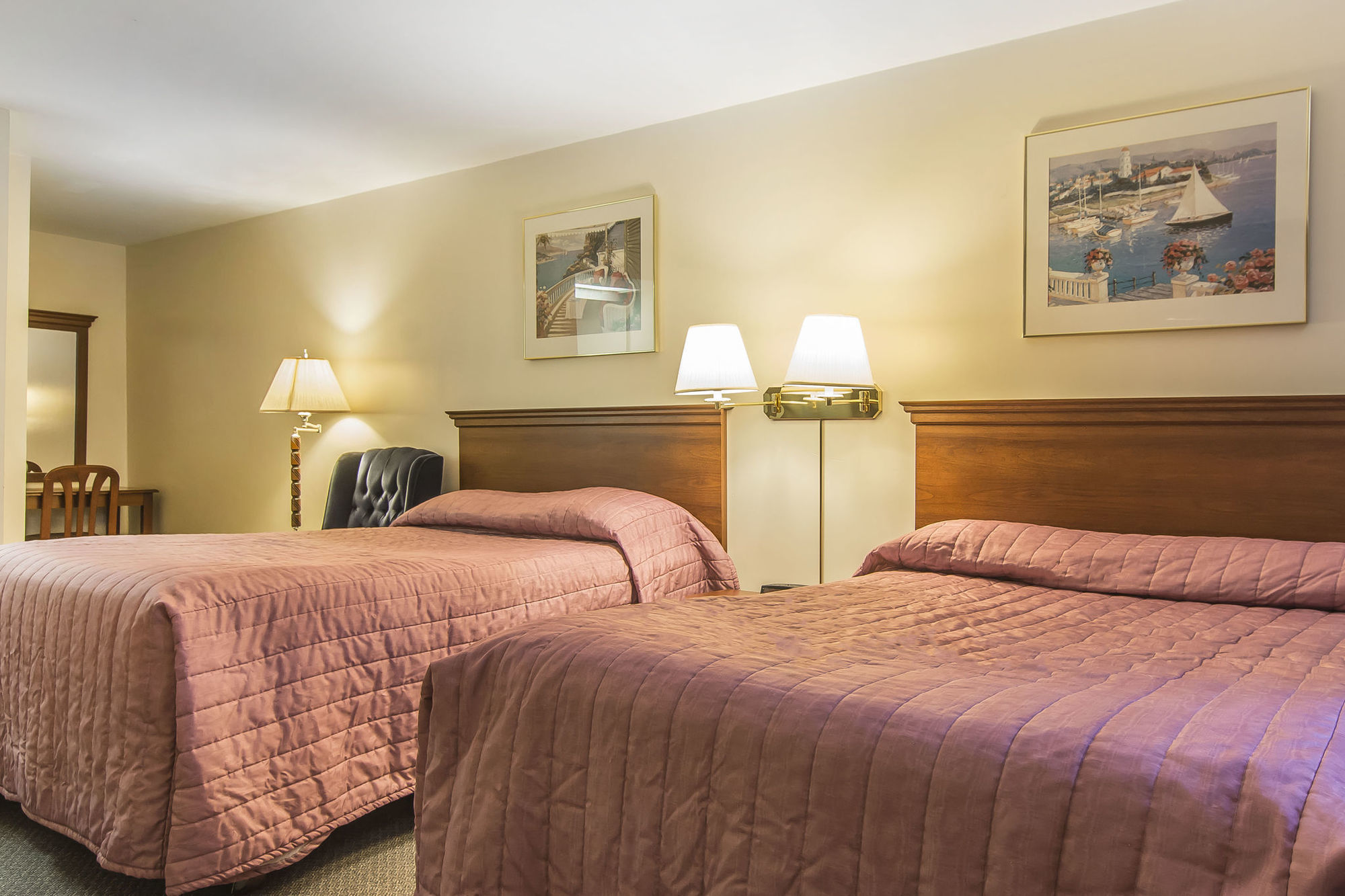 Econo Lodge Inn & Suites Saint John Room photo